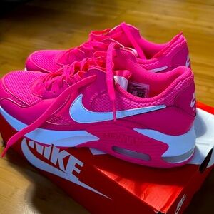 HYPER PINK!
WMNS NIKE AIR MAX